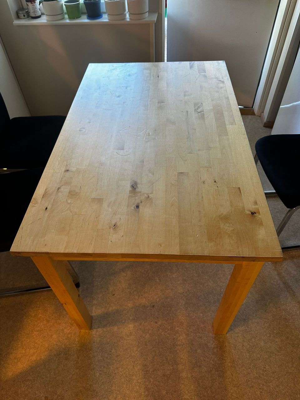 Ikean ruokapöytä