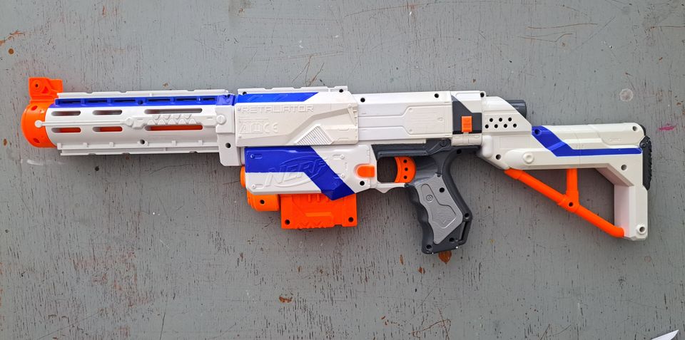 Nerf RETALIATOR ELITE ja extra lipas