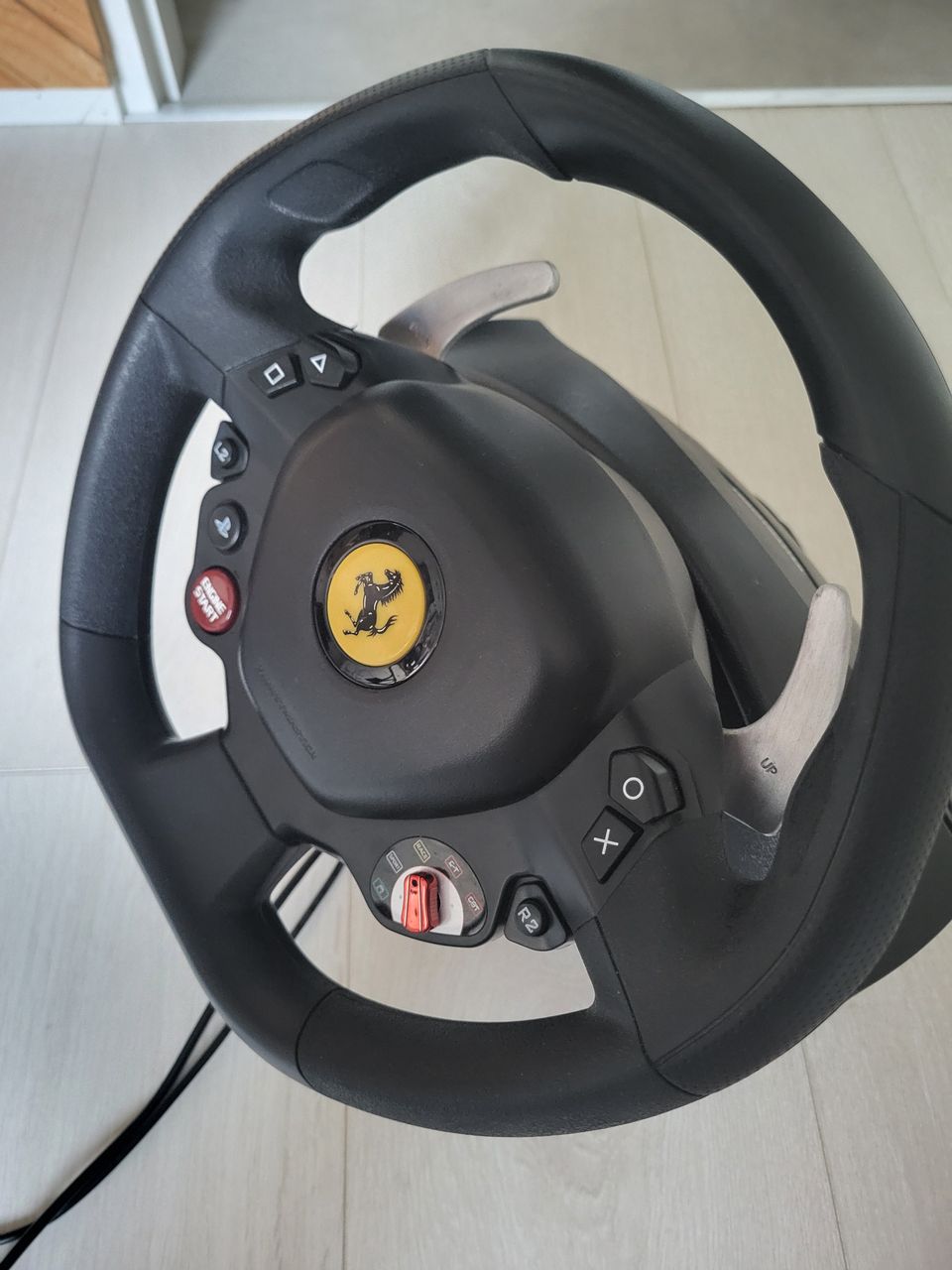 Thrustmaster T80 Ferrari 488 GTB Edition -rattiohjain + polkimet