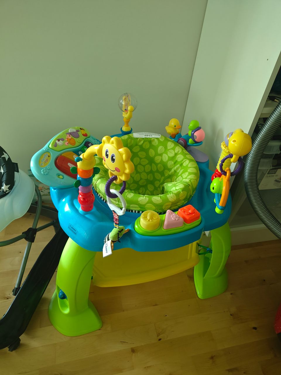 Vauvan aktiviteettipöytä