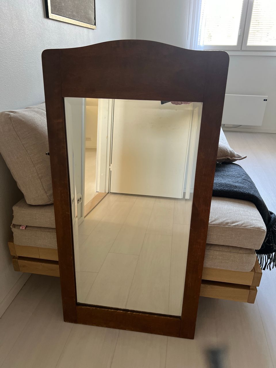 Kaunis vanha peili(peilin pinta vähän samea)