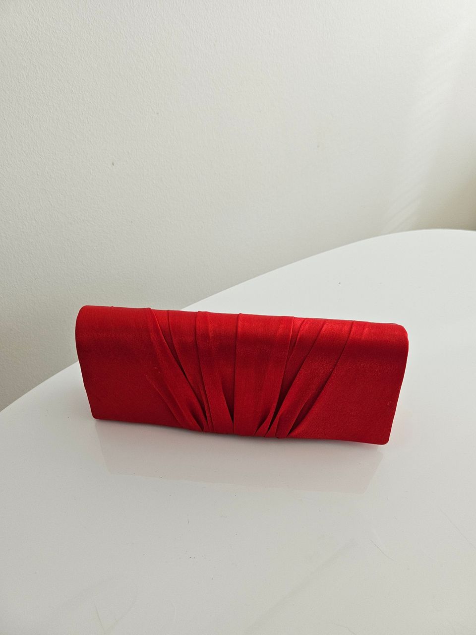 Punainen siisti iltajuhlalaukku halvalla