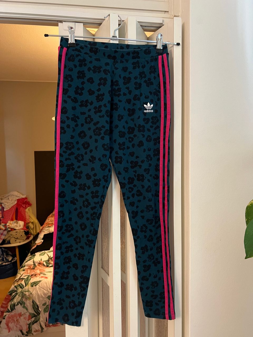 Adidas leggingsit 34