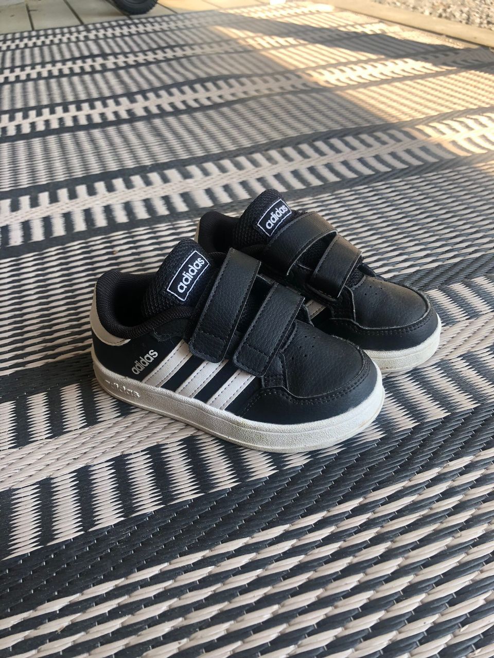 Adidas kengät