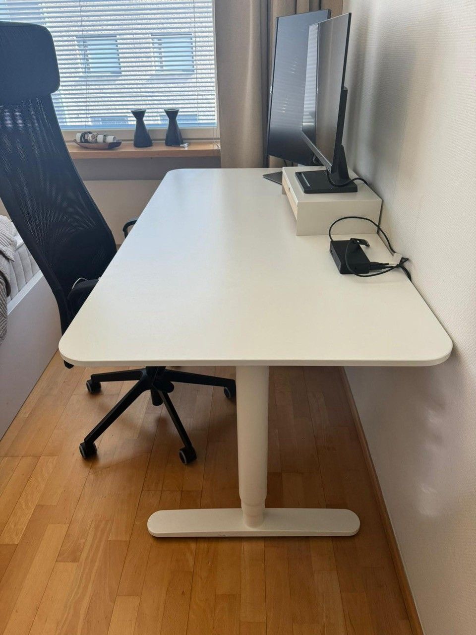 Ikea bekant sähkö pöytä , electric adjustable table