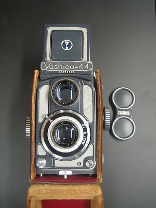 Yashica-44 2-silmäinen kamera