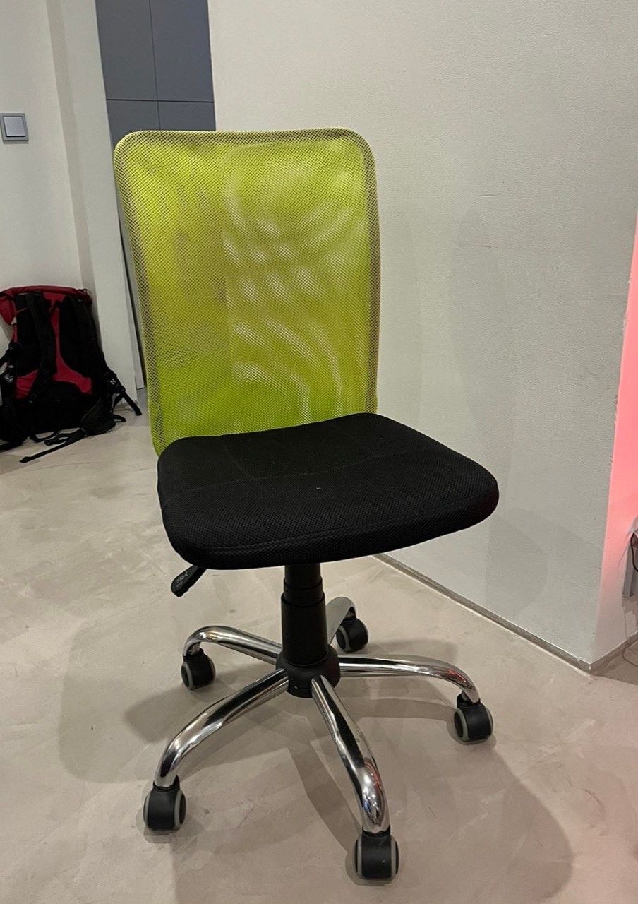 Chair  (tuoli)
