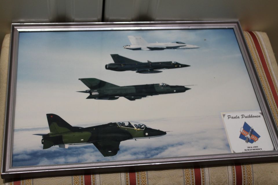 37cm Suomen ilmavoimat Hornet Draken Hawk Mig Koelentokeskus taulu militaria