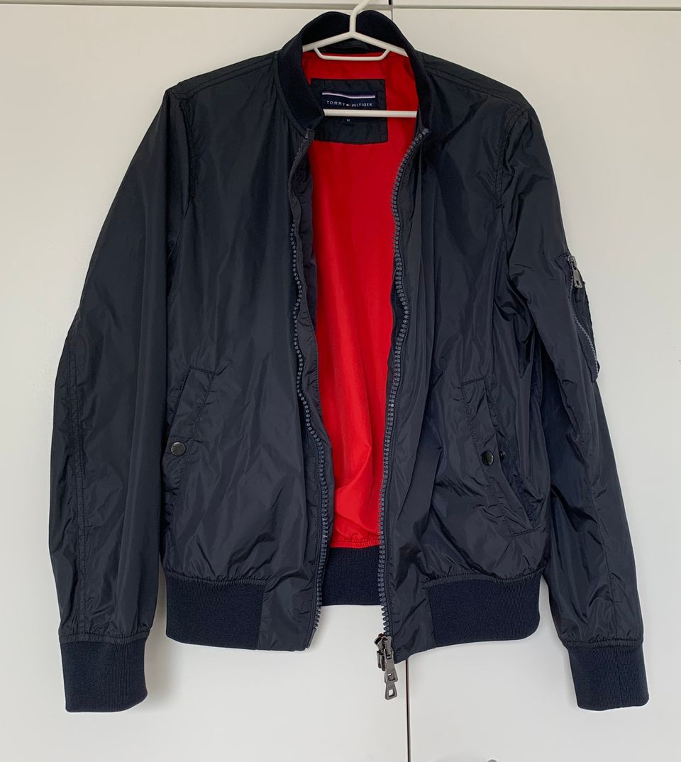 Tommy Hilfiger bomber takki koko M (kuin uusi)