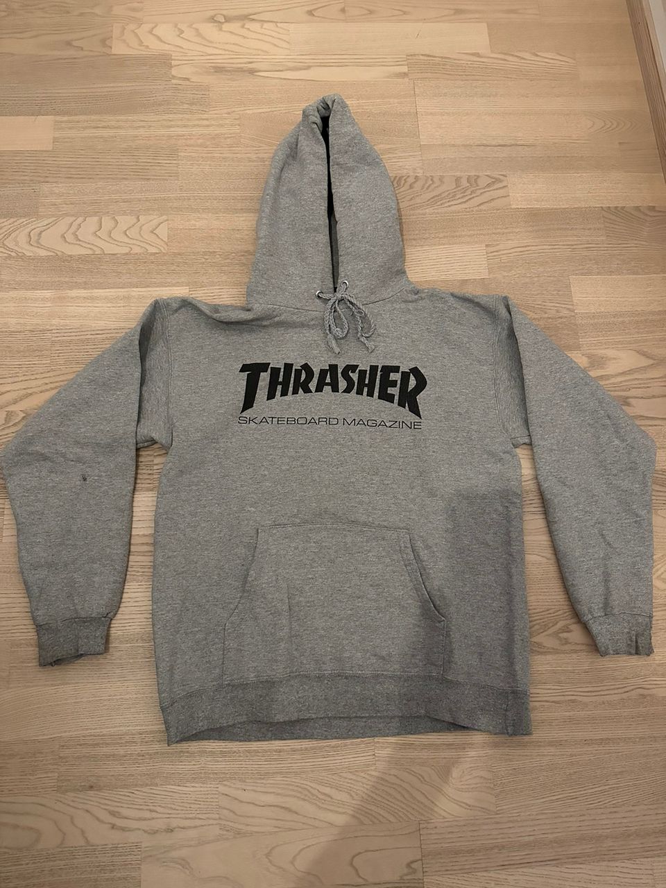 Trasher huppari