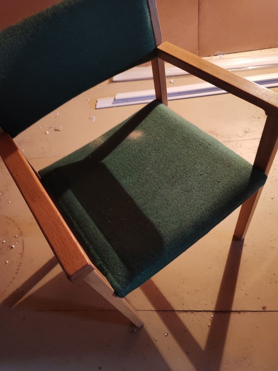 4kpl tuoleja