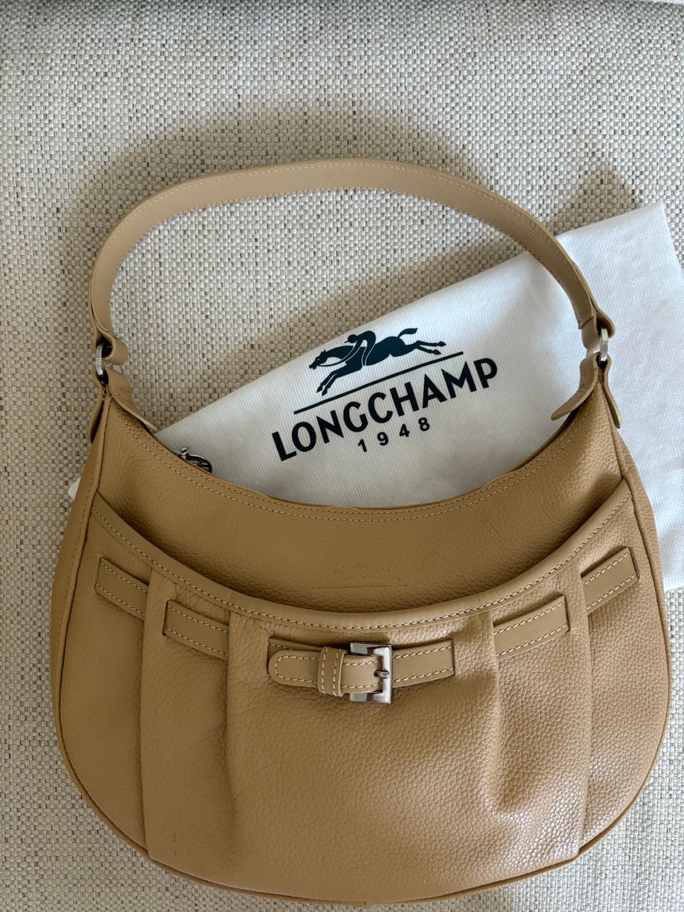 Longchamp käsilaukku kaunis beige, kunto uudenveroinen