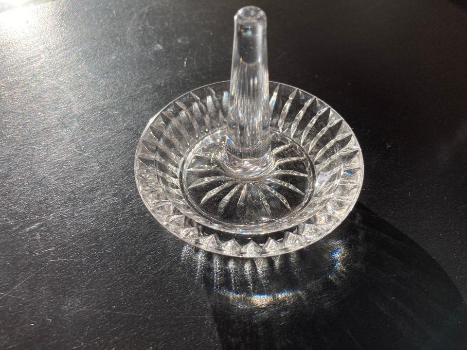 Lead crystal ring holder