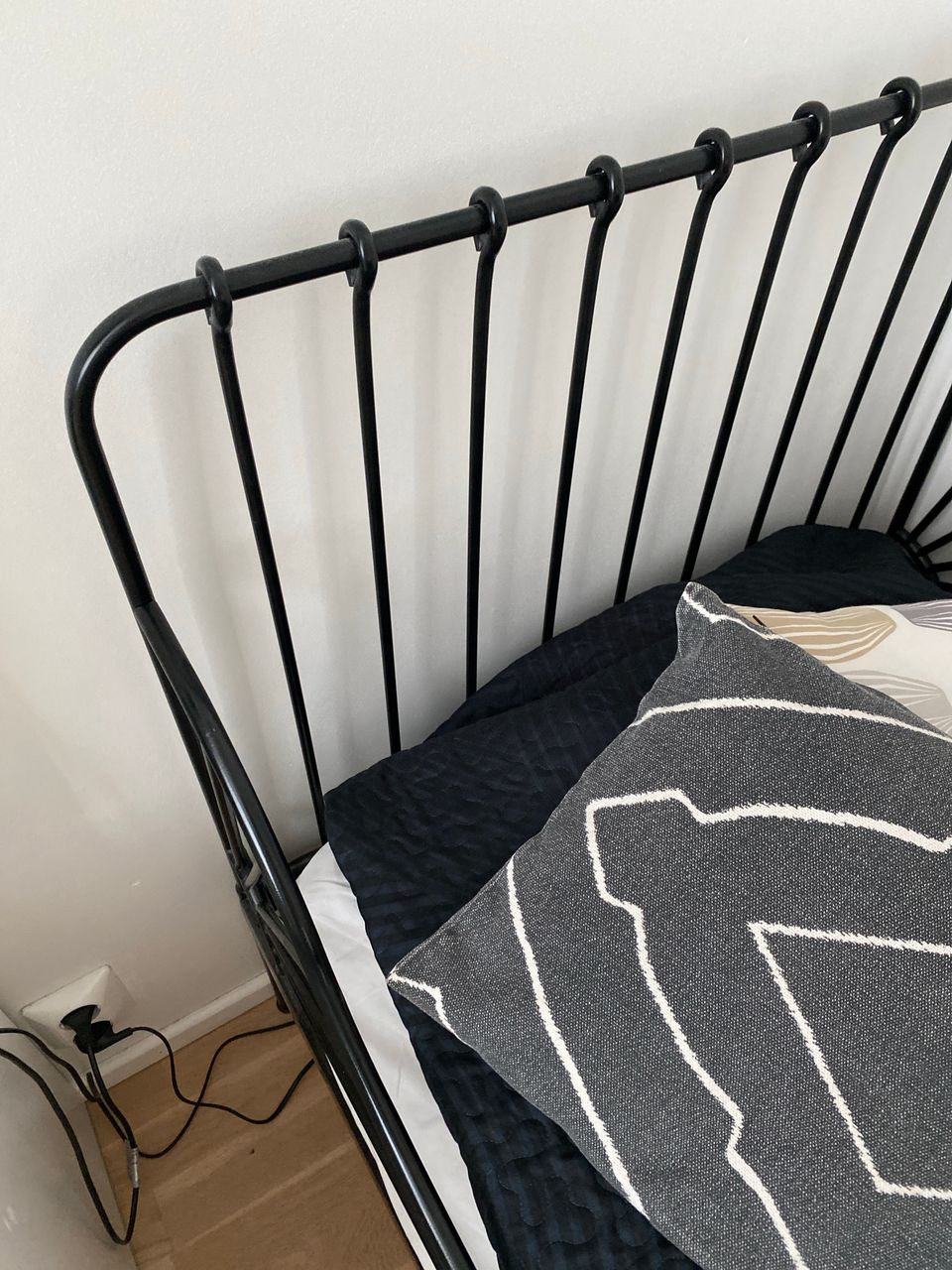 Ikea Minnen sänky