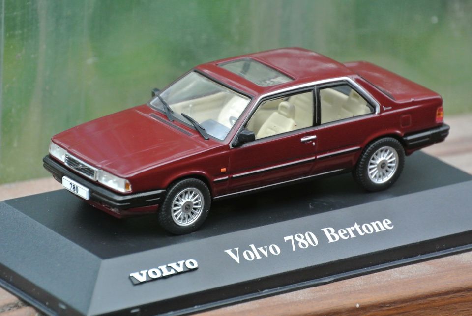 Volvo 780 Bertone 1991 auto pienoismalli 1:43 metallinen keräilyauto paketissa