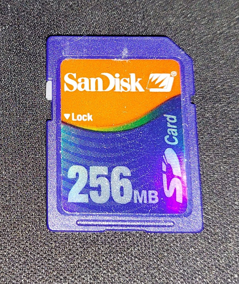 Retro SD Sandisk muistikortti 256 MB