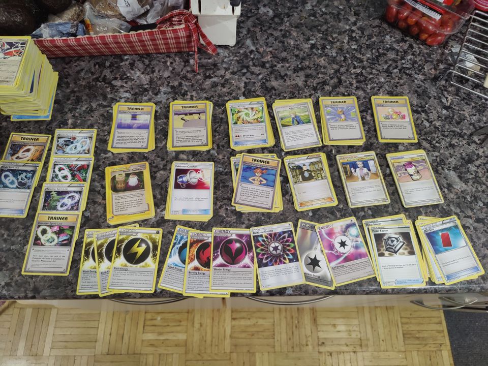 Vähän yli 170 kpl Pokemon trainer kortteja (1999-2023)