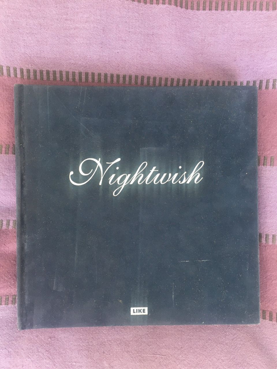 Nightwish kirja samettikannet