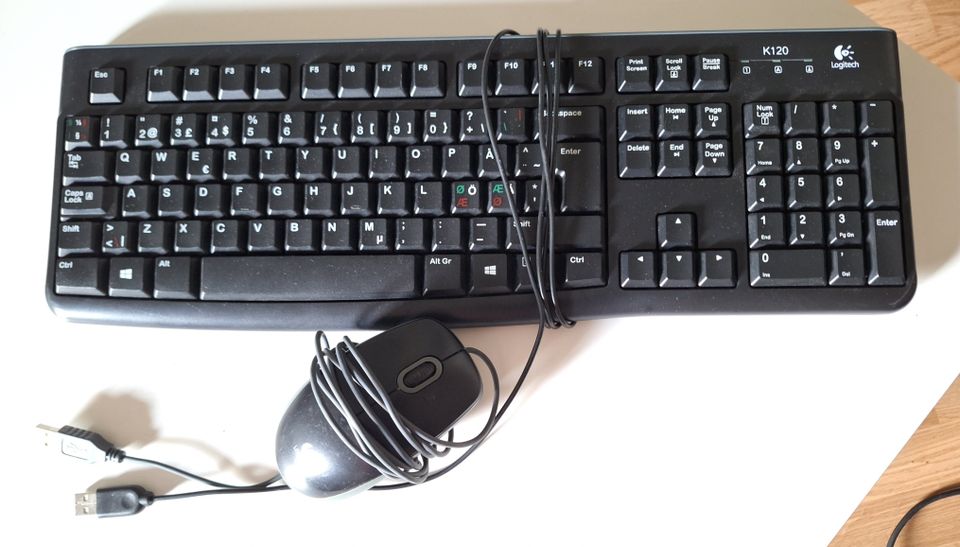 Logitech K120 näppäimistö + Logitech  hiiri