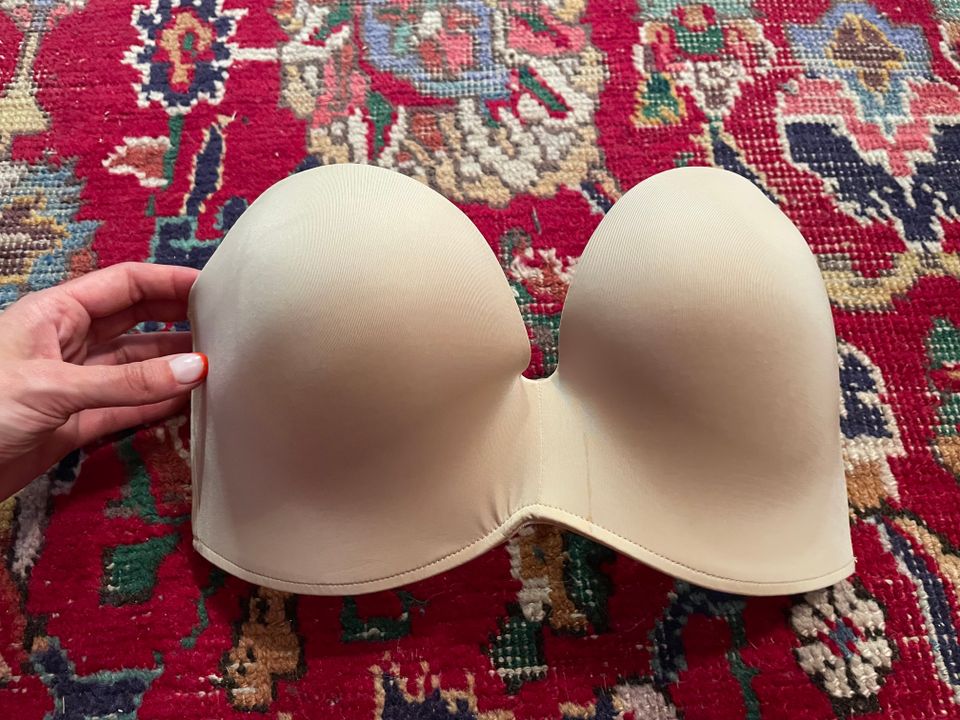 Wonderbra ihonväriset olkaimettomat rintaliivit