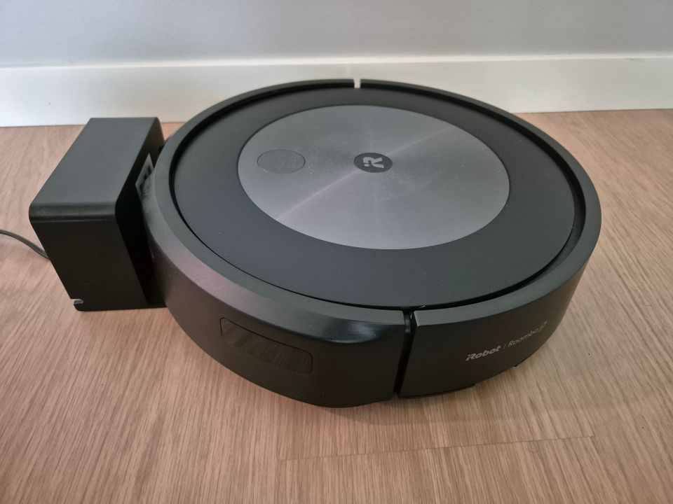 iRobot Roomba J7 robotti-imuri j715840