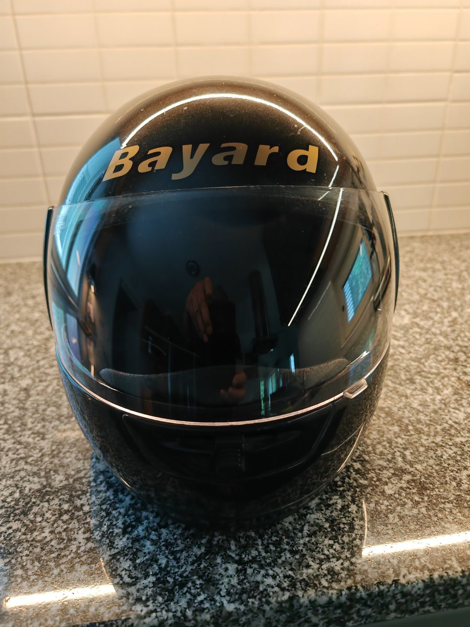 Bayard-merkkinen musta umpikypärä M 57 1500 gr