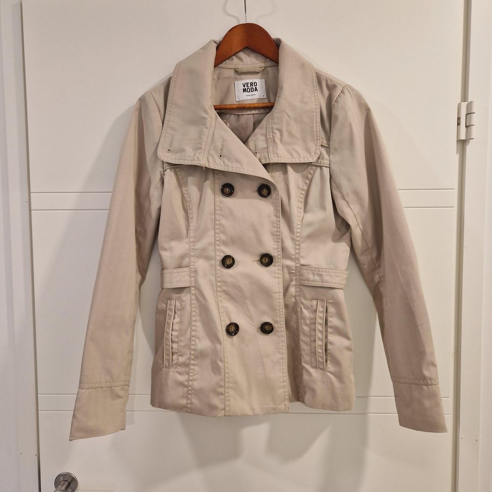 Vero Moda -trenssitakki, koko S, vaalea beige