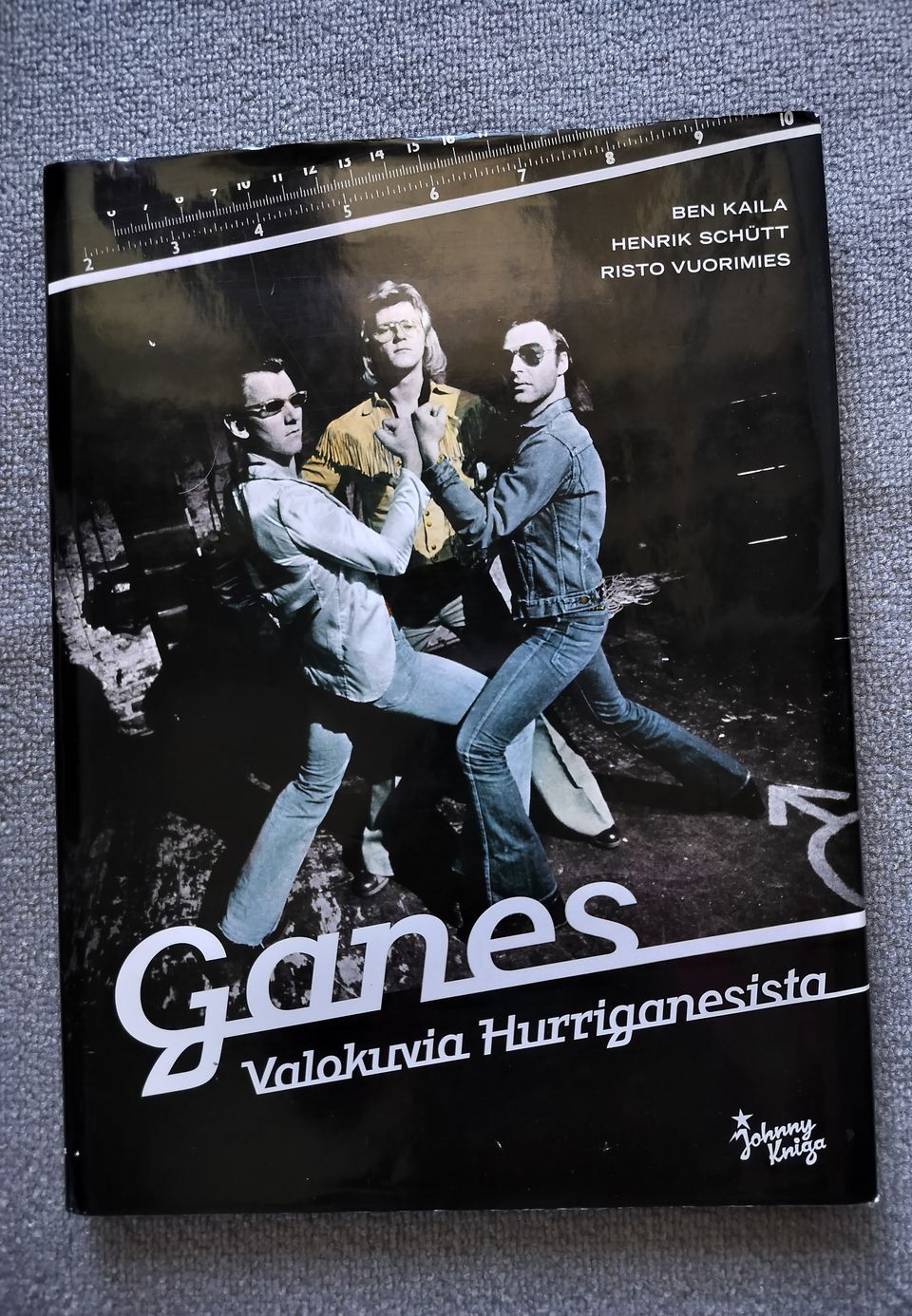 Kirja Ganes - valokuvia Hurriganesista