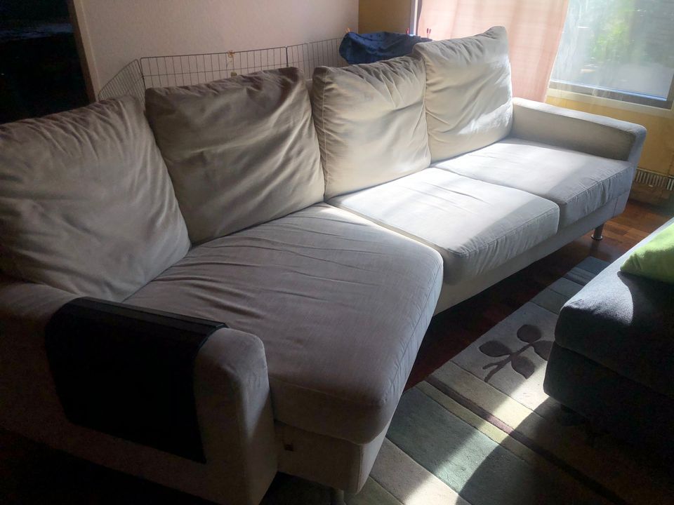 ISKUn valkoinen sohva