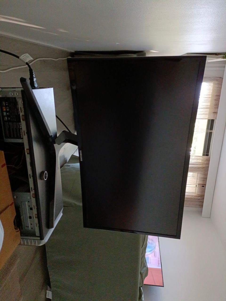 Samsung 144hz peli näyttö