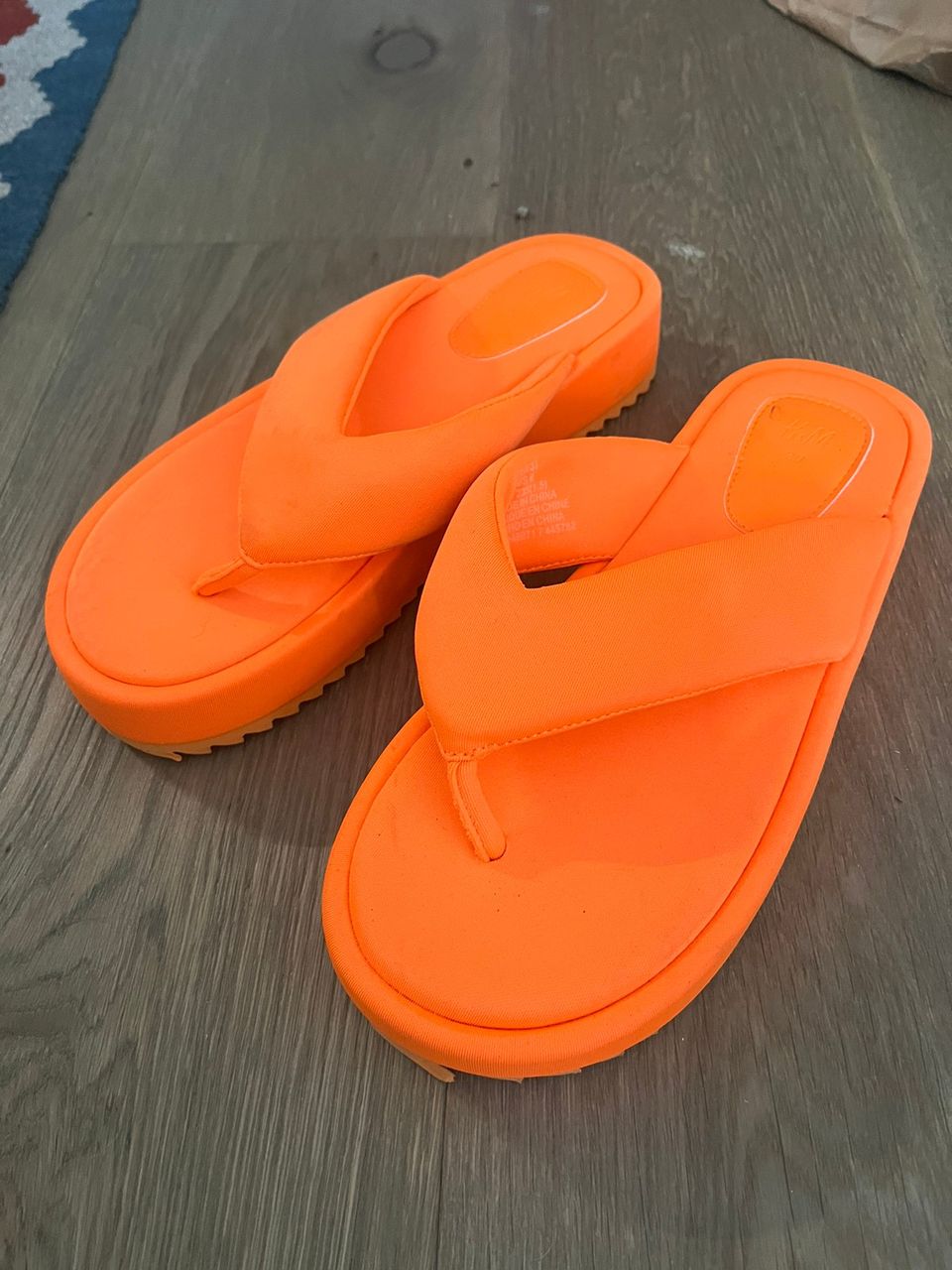 Oranssit sandaalit koko 37