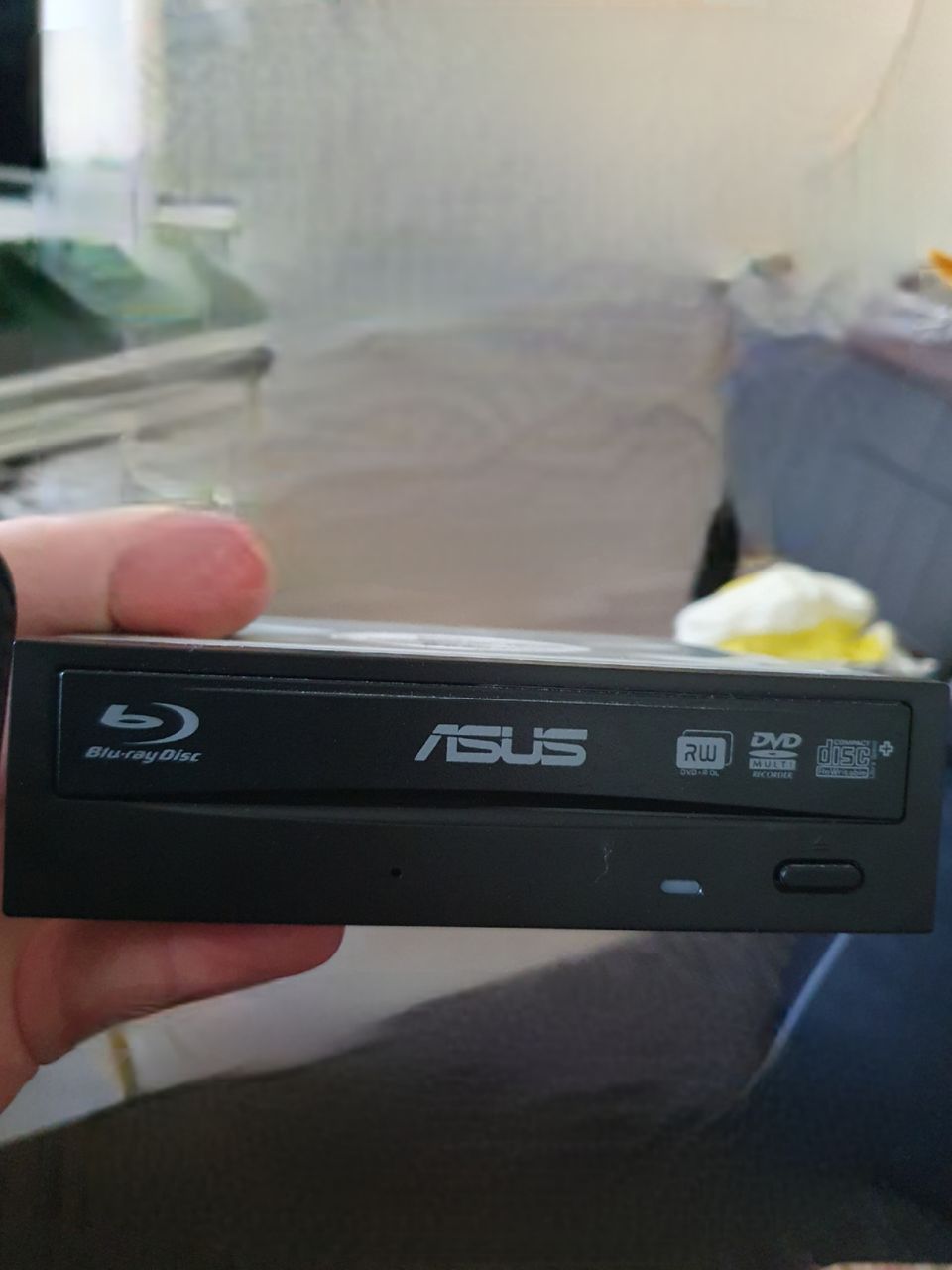 Asus blueray / dwd asema pöytäkonneeseen.