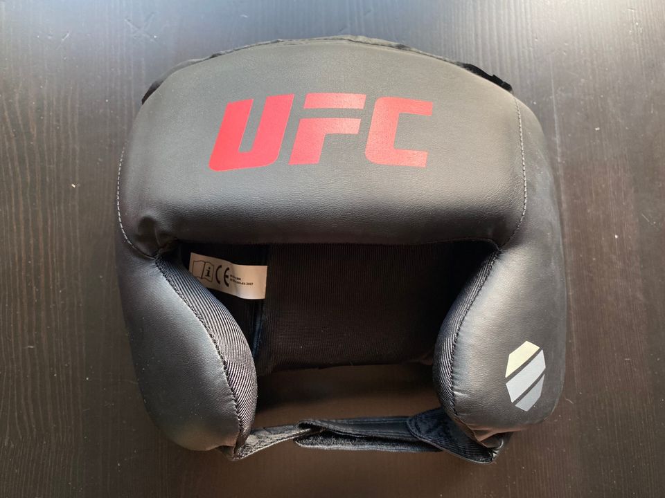 Uusi alkuperäinen UFC-kypärä