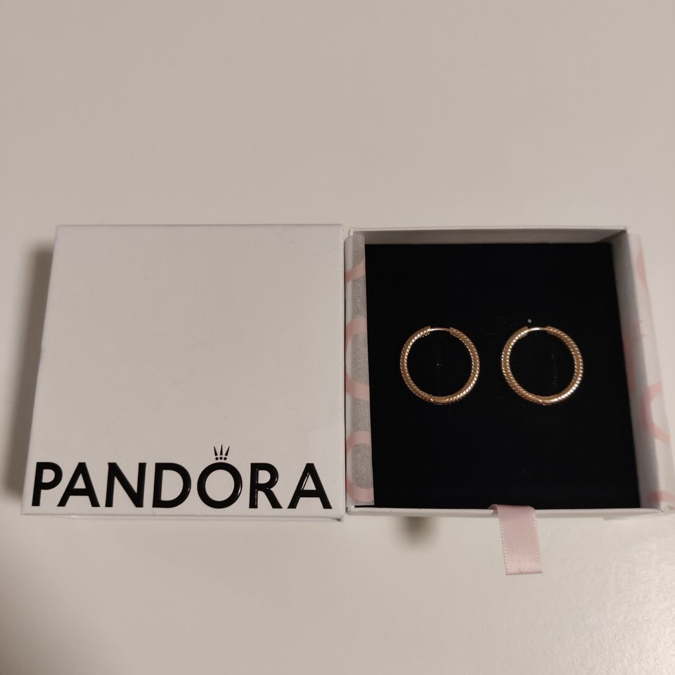 Pandora Moments ruusukullatut korvarenkaat