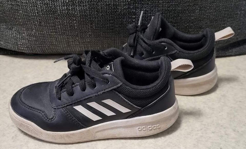 Adidas lenkkarit koko 30