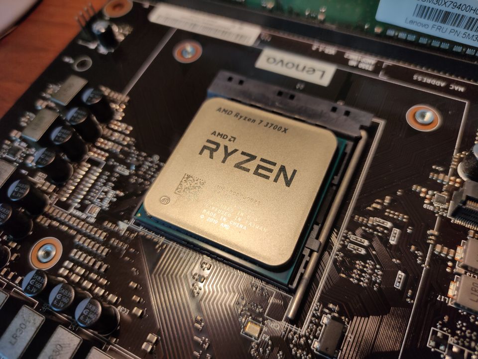AMD Ryzen™ 7 3700X prosessori