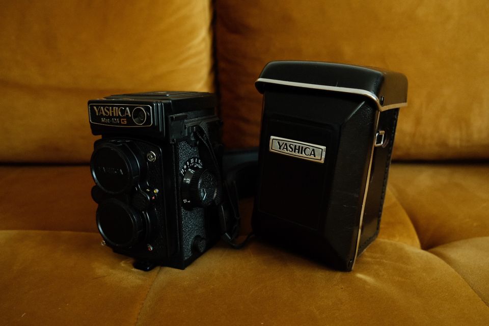 Yashica MAT124G