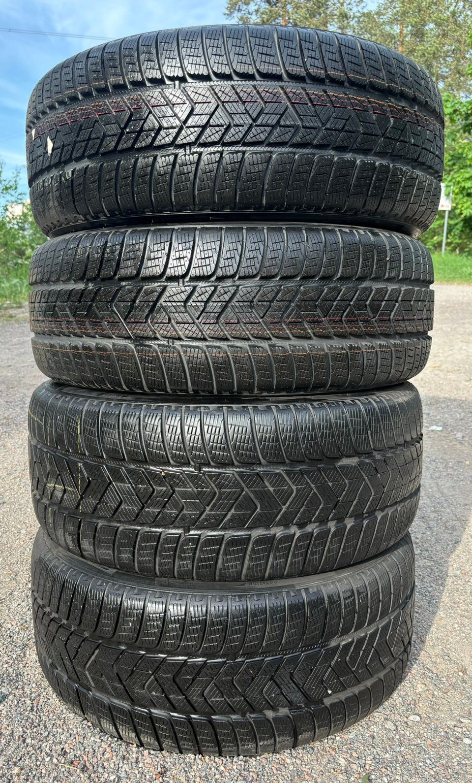 Pirelli 235/55R19 & 255/50R19 kitkat