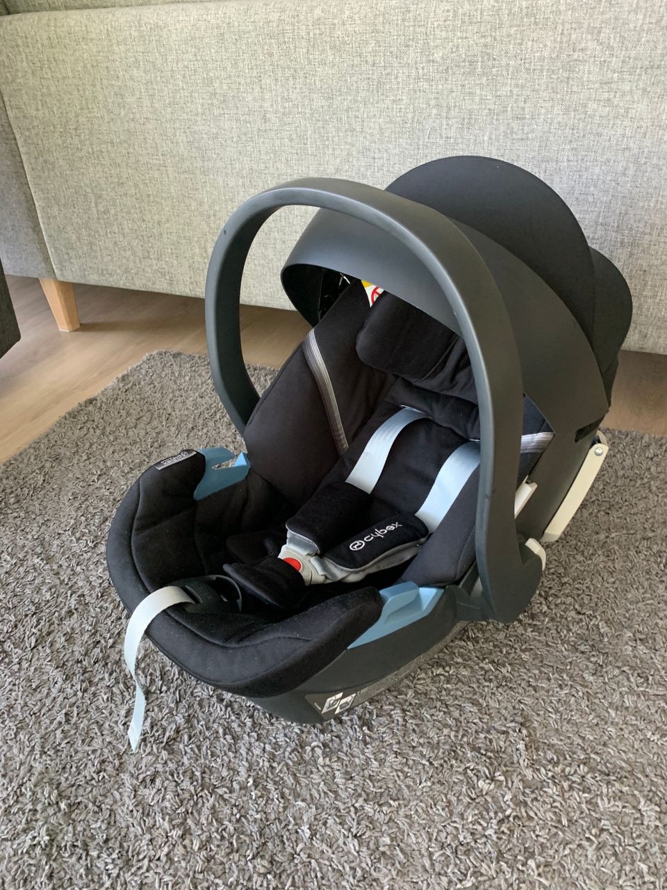 Cybex ATON 5 turvakaukalo + BASE 2-FIX Isofix telakka