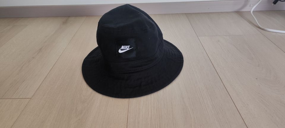 Nike lippis pipo hattu