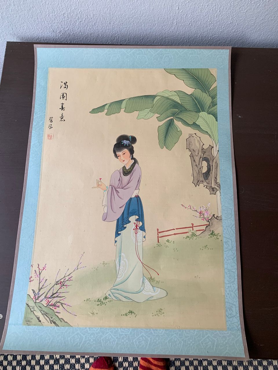 Kiinalainen silkkiin maalattu nainen ja kukka, UUSI