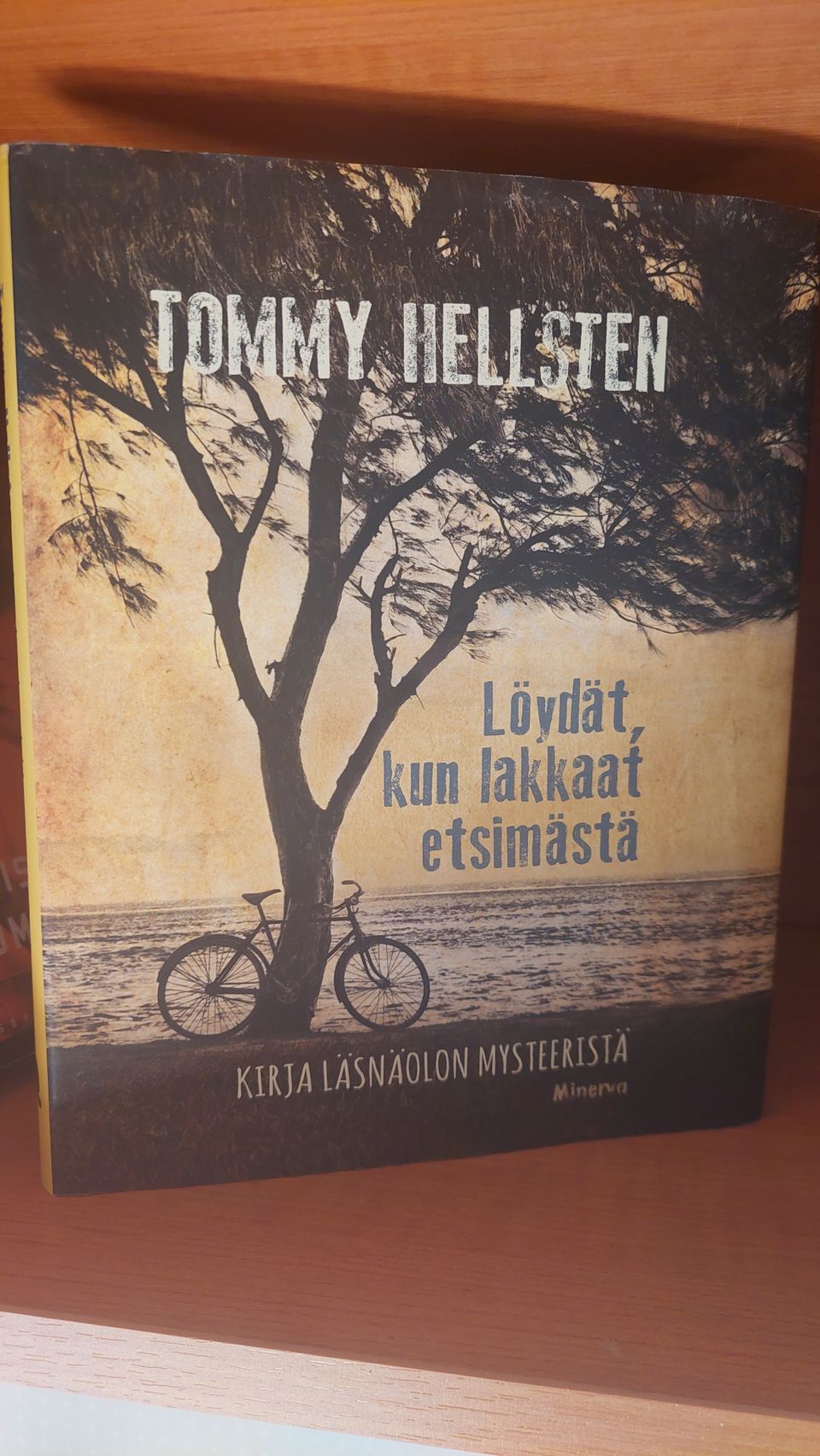 Tommy Hellsten - Läsnäolon mysteeri