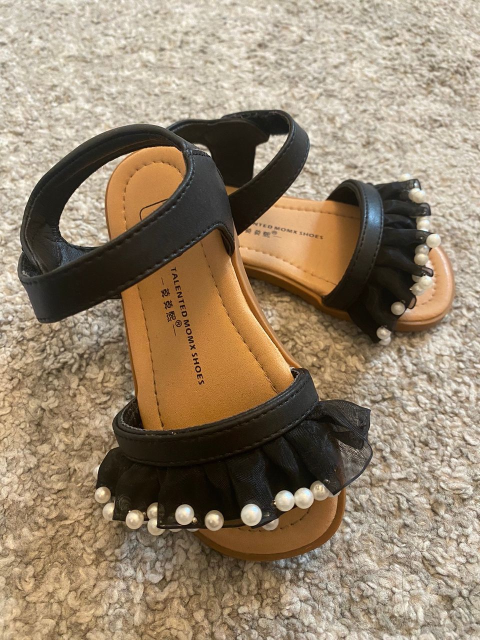 tyttöjen musta sandaali koko 26