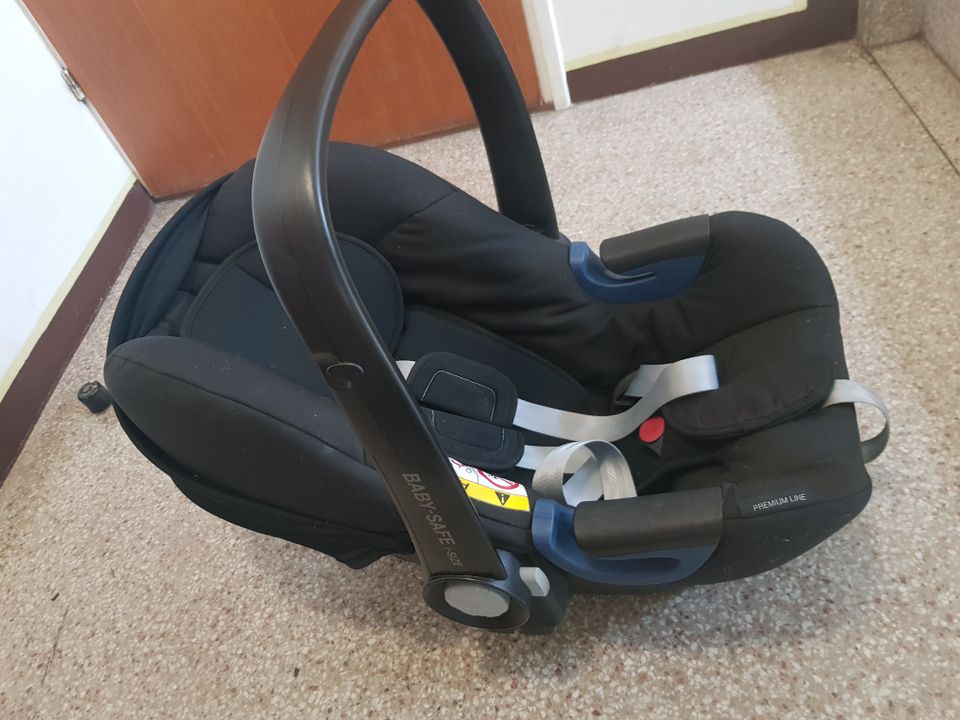 Britax Römer Baby-Safe 2 i-Size turvakaukalo ja telakka