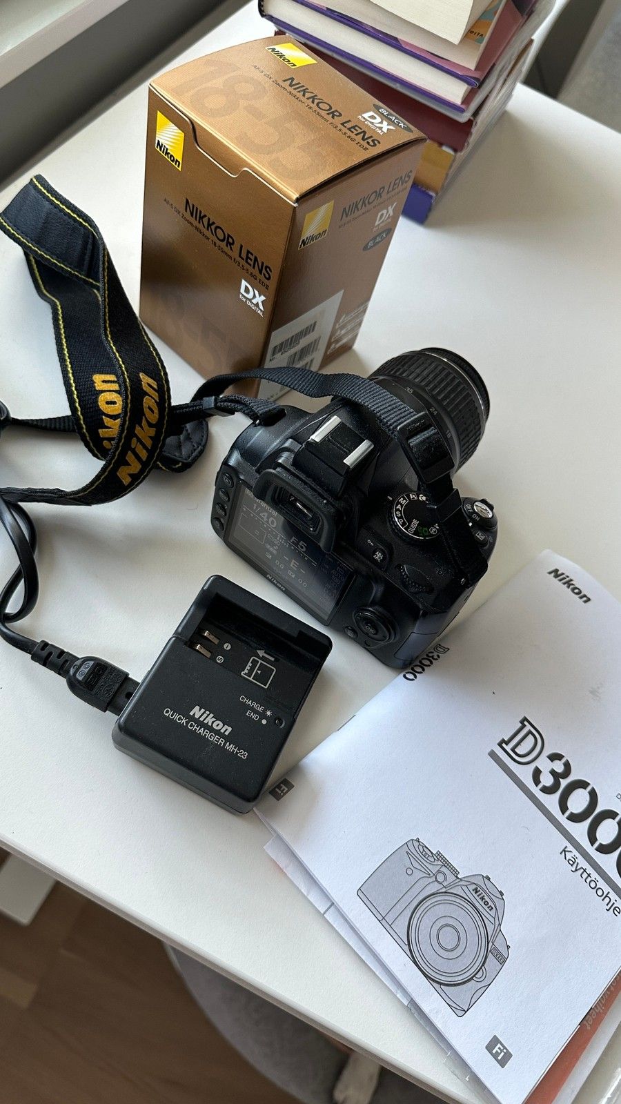 Nikon D3000 + Nikkor AF-S DX 18-55mm 3.5-5.6