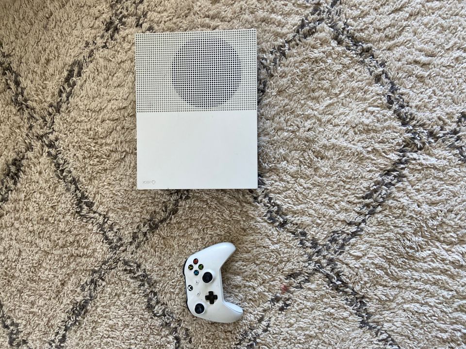 XBOX One S pelikonsoli