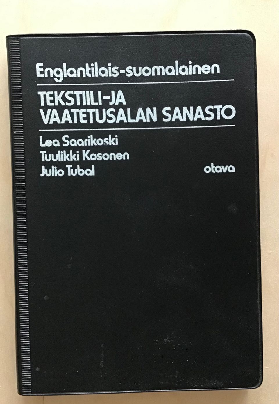 Englantilais-suomalainen tekstiili- ja vaatetusalan sanasto