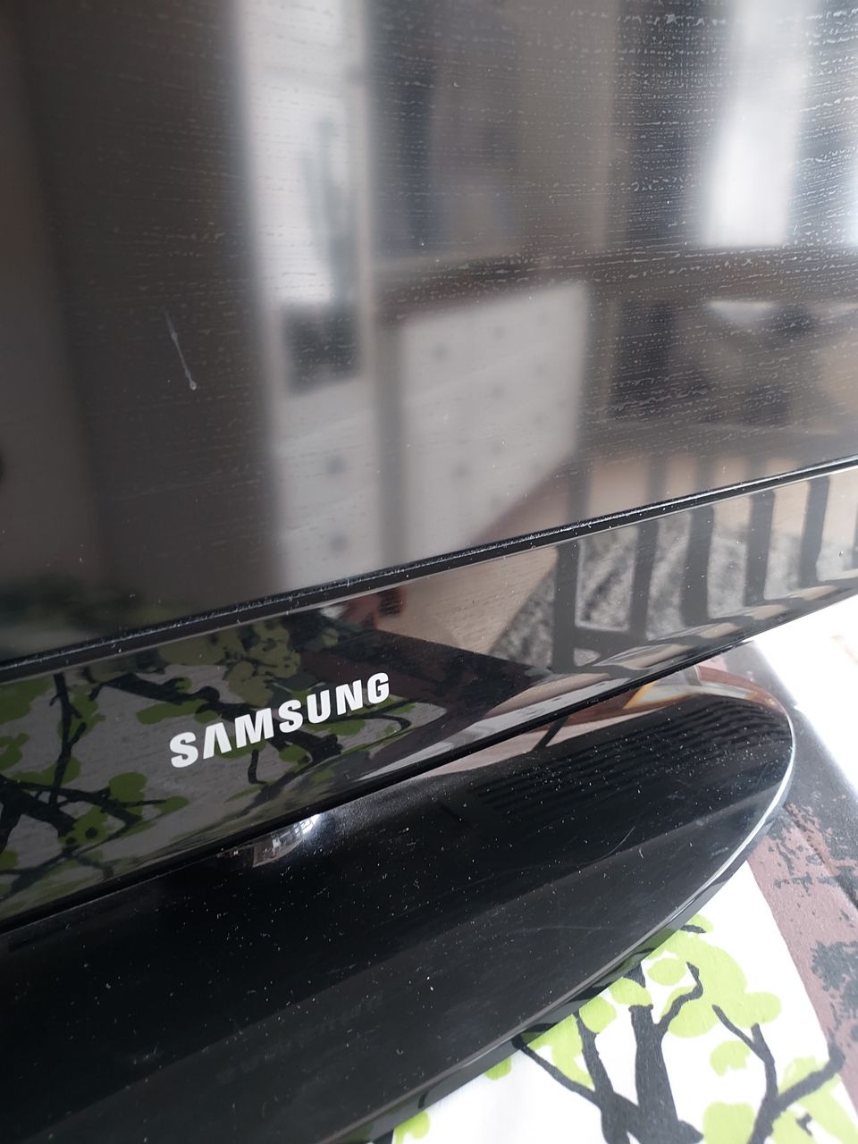 Samsung 32" TV×2