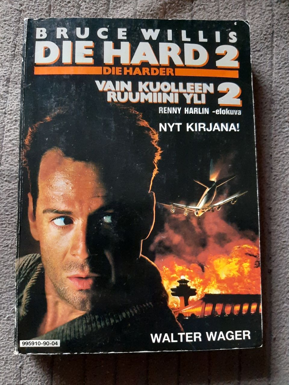 Die Hard - Vain kuolleen ruumini yli 2 -kirja