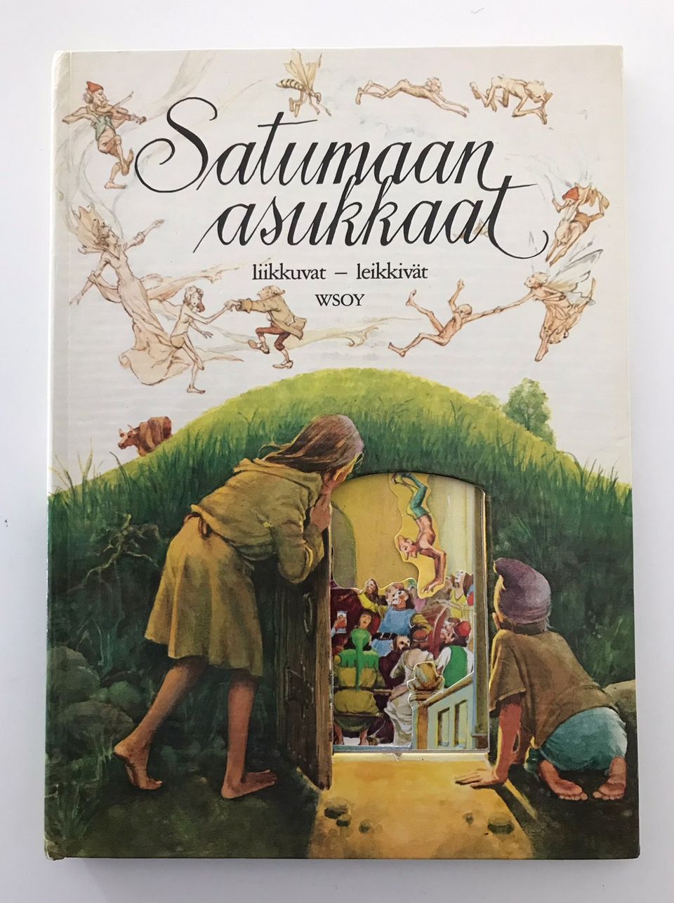 Satumaan asukkaat - liikkuvat, leikkivät pop up kirja